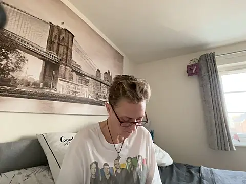 Snapshot of Curvy-Jinx chatting on 03-05-26, 08:43 Curvy-Jinx online show from 03-05-26, 08:43