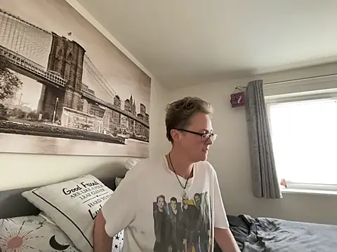 Snapshot of Curvy-Jinx chatting on 03-09-26, 08:51 Curvy-Jinx online show from 03-09-26, 08:51