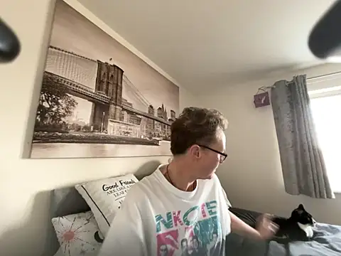 Snapshot of Curvy-Jinx chatting on 03-11-26, 08:42 Curvy-Jinx online show from 03-11-26, 08:42