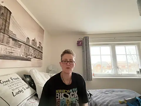 Snapshot of Curvy-Jinx chatting on 03-12-26, 08:31 Curvy-Jinx online show from 03-12-26, 08:31