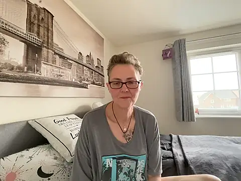 Snapshot of Curvy-Jinx chatting on 03-13-26, 08:43 Curvy-Jinx online show from 03-13-26, 08:43