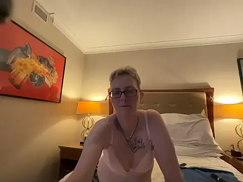 Curvy-Jinx online show from 04-18-26, 07:29