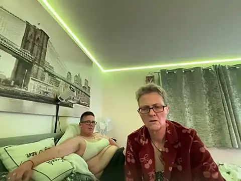 Curvy-Jinx online show from 04-21-26, 08:01