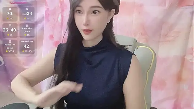Snapshot of Crush-7ii chatting on 10-16-25, 10:11 Crush-7ii online show from 10-16-25, 10:11