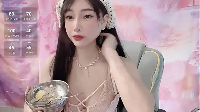 Snapshot of Crush-7ii chatting on 10-19-25, 12:33 Crush-7ii online show from 10-19-25, 12:33