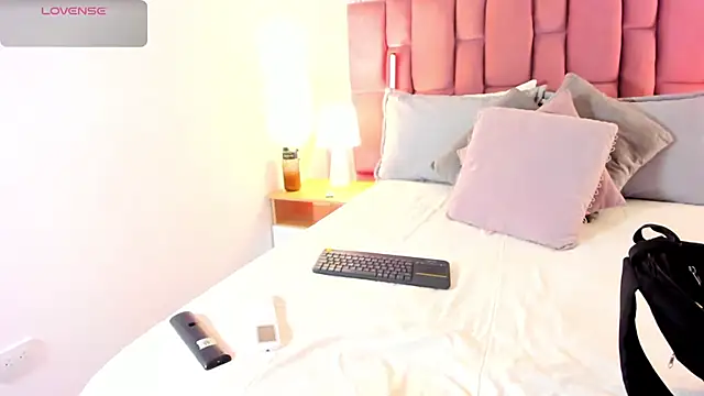 Snapshot of MartinaRizzi chatting on 12-05-25, 03:26 MartinaRizzi online show from 12-05-25, 03:26