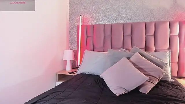 Snapshot of MartinaRizzi chatting on 12-19-25, 03:35 MartinaRizzi online show from 12-19-25, 03:35