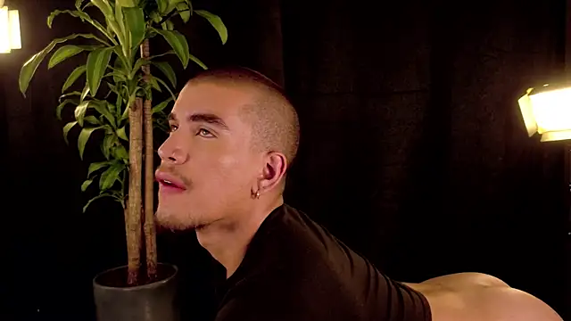 brunoorangel1 online show from 07-28-26, 11:04