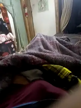 Snapshot of alber907 chatting on 10-31-25, 01:01 alber907 online show from 10-31-25, 01:01