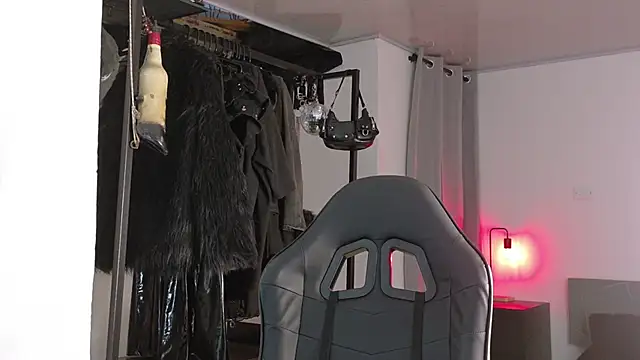 Snapshot of Angelabl0odborne chatting on 09-25-25, 10:57 Angelabl0odborne online show from 09-25-25, 10:57