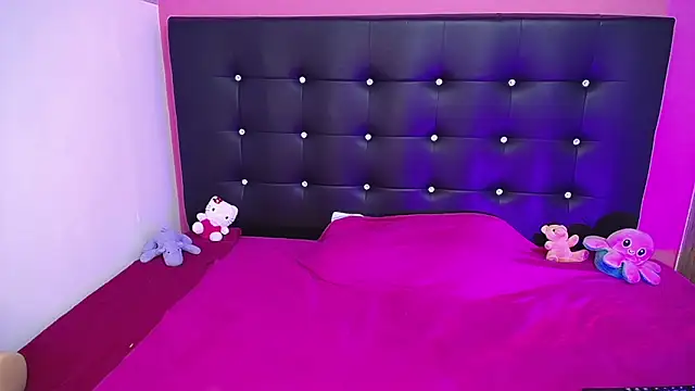 Snapshot of molly_curvyhot chatting on 02-10-26, 04:44 molly curvyhot online show from 02-10-26, 04:44