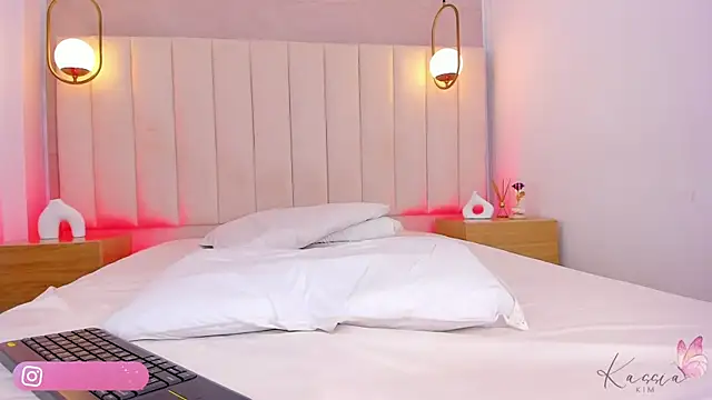 kassia kim online show from 10-04-25, 04:32