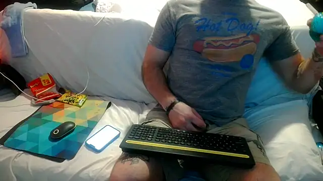 Luv2SuckBWC92 online show from 09-18-25, 04:03