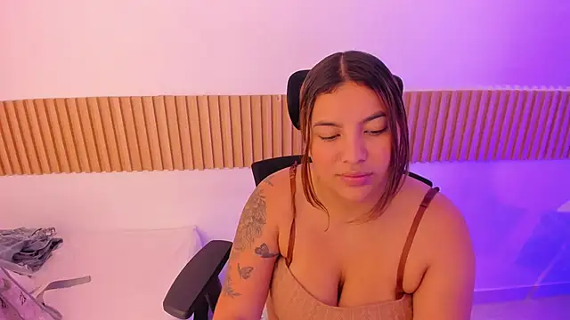 Snapshot of OliviaSweett chatting on 10-11-25, 07:12 OliviaSweett online show from 10-11-25, 07:12