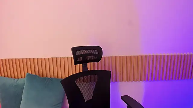 Snapshot of OliviaSweett chatting on 10-29-25, 06:53 OliviaSweett online show from 10-29-25, 06:53