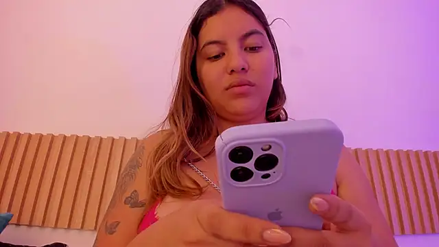 Snapshot of OliviaSweett chatting on 11-13-25, 06:51 OliviaSweett online show from 11-13-25, 06:51