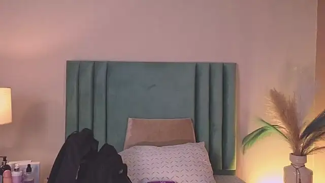 LunaAspen  online show from 04-21-26, 05:50