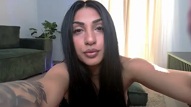 Snapshot of EmaHallee chatting on 06-03-26, 04:04 EmaHallee online show from 06-03-26, 04:04