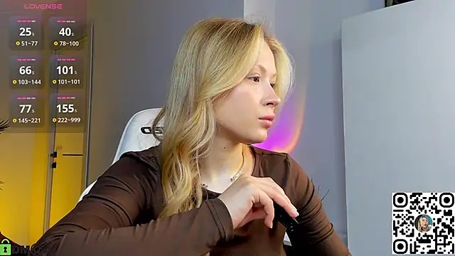 Snapshot of Margo-pvt chatting on 02-18-26, 11:44 Margo-pvt online show from 02-18-26, 11:44