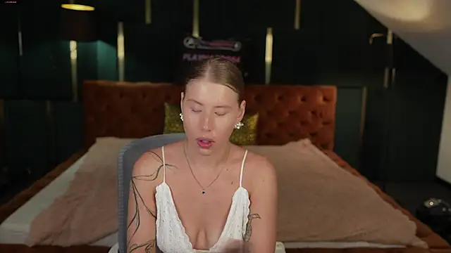 Snapshot of BadAfina chatting on 09-19-25, 06:59 BadAfina online show from 09-19-25, 06:59