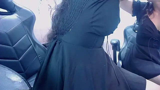 victoria hernandez t  online show from 10-31-25, 01:23