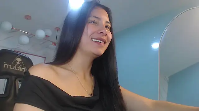 victoria hernandez t  online show from 05-22-26, 01:06