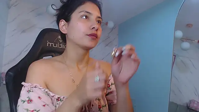 victoria hernandez t  online show from 06-03-26, 02:33