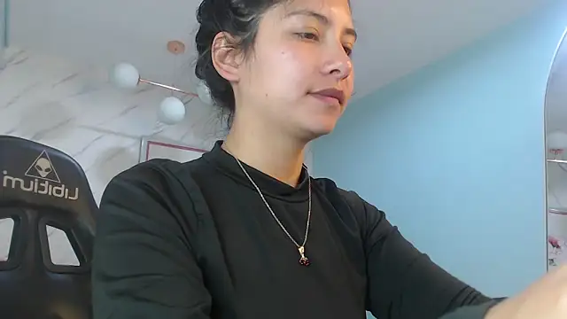 victoria hernandez t  online show from 06-05-26, 01:17