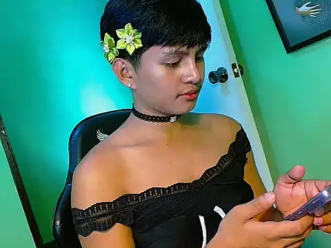 Snapshot of Alexx_143 chatting on 07-13-26, 11:13 Alexx 143 online show from 07-13-26, 11:13