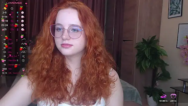 Snapshot of LunaSweet18 chatting on 10-09-25, 11:30 LunaSweet18 online show from 10-09-25, 11:30