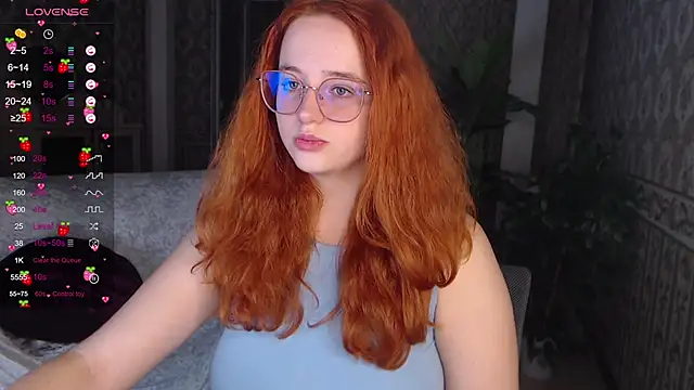 Snapshot of LunaSweet18 chatting on 10-15-25, 11:54 LunaSweet18 online show from 10-15-25, 11:54