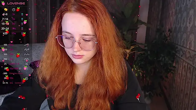 Snapshot of LunaSweet18 chatting on 10-16-25, 11:33 LunaSweet18 online show from 10-16-25, 11:33