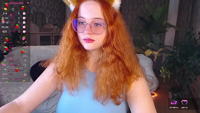 Snapshot of LunaSweet18 chatting on 10-18-25, 11:44 LunaSweet18 online show from 10-18-25, 11:44