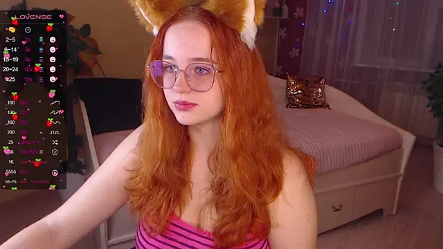 Snapshot of LunaSweet18 chatting on 10-22-25, 11:43 LunaSweet18 online show from 10-22-25, 11:43