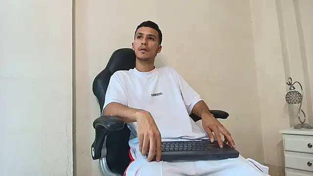 Marcus Jeron online show from 04-24-26, 01:41