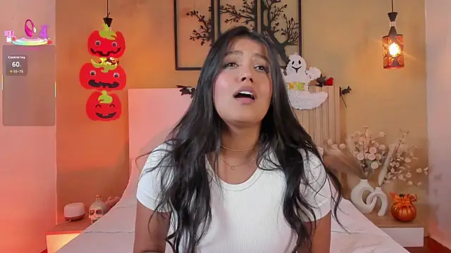 Snapshot of Camila_Bustamante chatting on 10-29-25, 04:42 Camila Bustamante online show from 10-29-25, 04:42