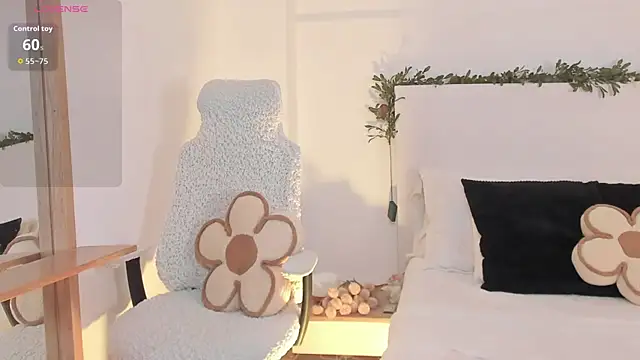 Snapshot of Camila_Bustamante chatting on 01-14-26, 02:33 Camila Bustamante online show from 01-14-26, 02:33