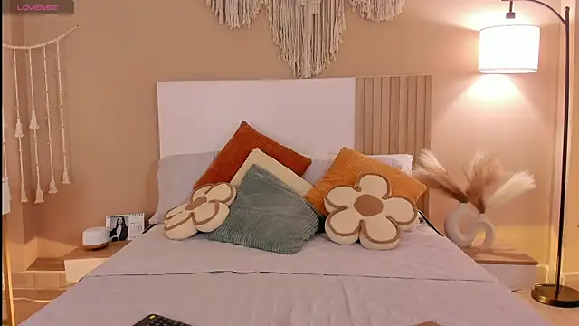 Snapshot of Camila_Bustamante chatting on 02-07-26, 06:00 Camila Bustamante online show from 02-07-26, 06:00