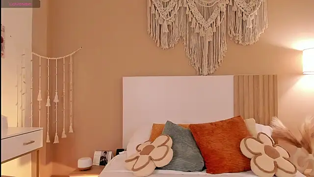 Snapshot of Camila_Bustamante chatting on 02-10-26, 02:10 Camila Bustamante online show from 02-10-26, 02:10