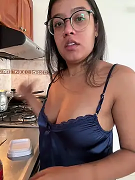 Snapshot of Camila_Bustamante chatting on 06-29-26, 01:55 Camila Bustamante online show from 06-29-26, 01:55