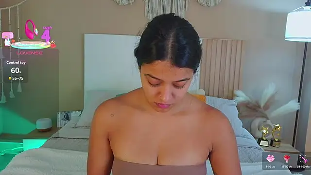 Snapshot of Camila_Bustamante chatting on 07-10-26, 01:25 Camila Bustamante online show from 07-10-26, 01:25