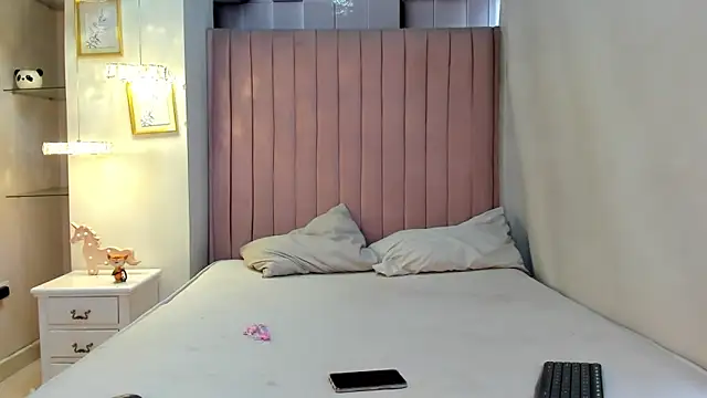 Snapshot of CandySays chatting on 10-03-25, 11:40 CandySays online show from 10-03-25, 11:40