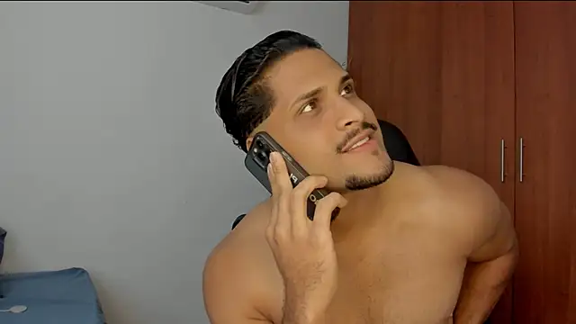 Snapshot of Pier_Simons chatting on 05-12-26, 04:04 Pier Simons online show from 05-12-26, 04:04