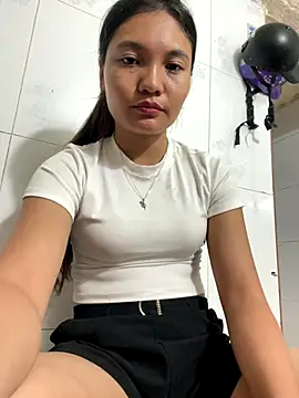 Snapshot of Duyen02 chatting on 10-09-25, 05:44 Duyen02 online show from 10-09-25, 05:44