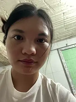 Snapshot of Duyen02 chatting on 10-13-25, 10:32 Duyen02 online show from 10-13-25, 10:32