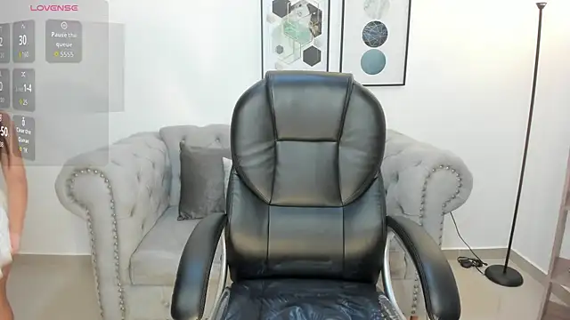 Snapshot of July_Adams chatting on 05-19-26, 05:03 July Adams online show from 05-19-26, 05:03