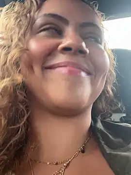 Chloe Leaozinho online show from 02-10-26, 05:39