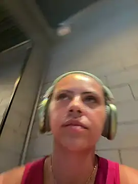 Chloe Leaozinho online show from 02-23-26, 03:53