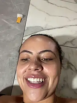 Chloe Leaozinho online show from 04-14-26, 01:39