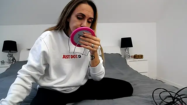 Snapshot of ArabianMalikah chatting on 11-11-25, 06:35 ArabianMalikah online show from 11-11-25, 06:35